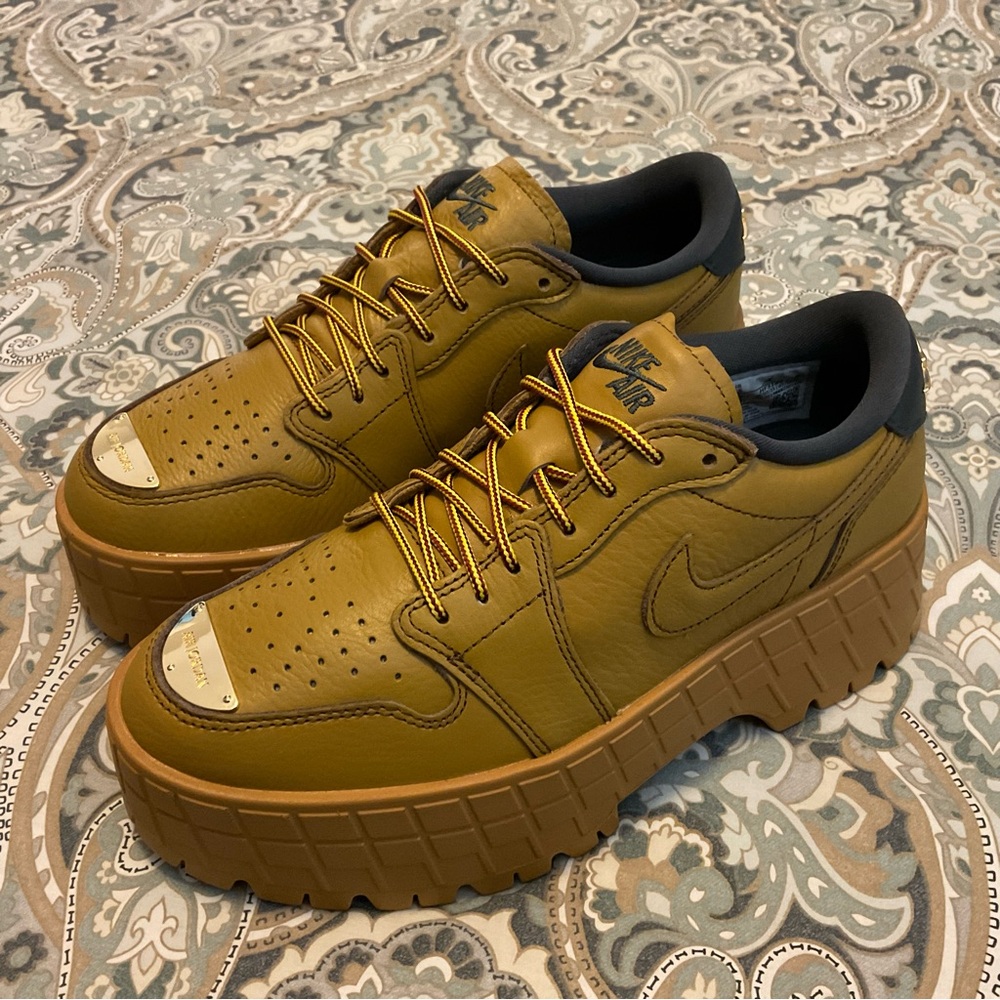 New Air Jordan 1 Brooklyn Low HF3184-700 Women’s Sz 7.5 - Picture 2 of 16